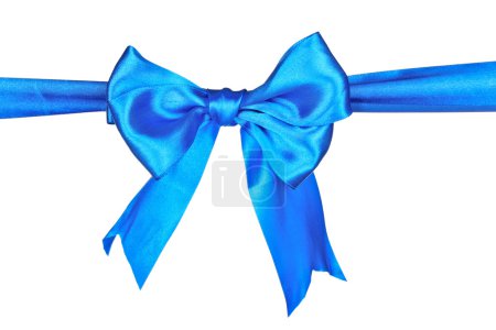 Ruban bleu et arc isolés sur fond blanc