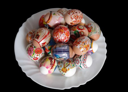 oeufs décoratifs de Pâques 